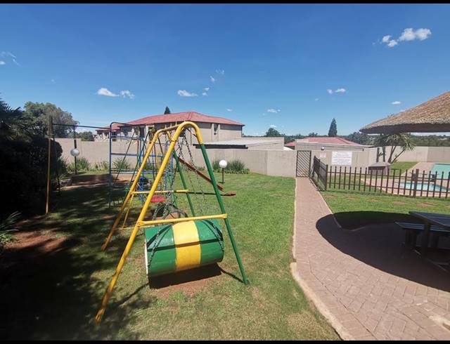 3 BEDROOM APARTMENT FOR SALE IN VANDERBIJLPARK SW 5